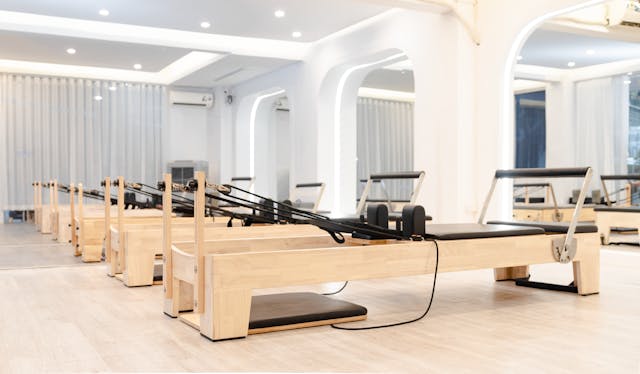 qué llevar a una clase de Reformer o Barre