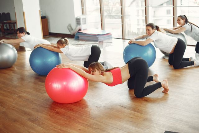 Pilates postparto cuándo volver y por dónde empezar (según tu cuerpo, no solo el calendario)